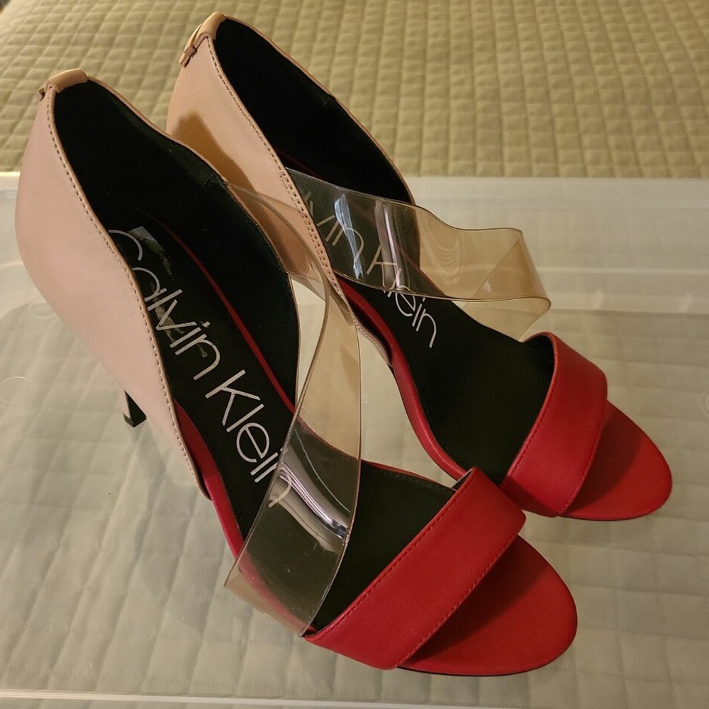 Calvin Klein Leather with plastic accessory . Size 9m tan red sandle. 4" heel.